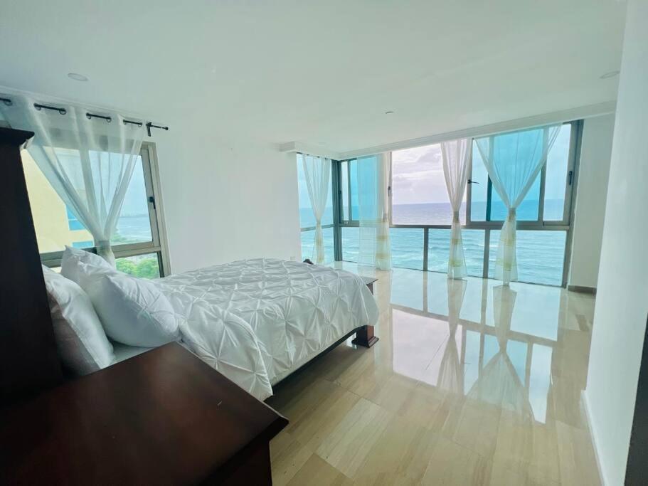 Beach Front Penthouse In Exclusive Tower Santo Domingo Exterior photo
